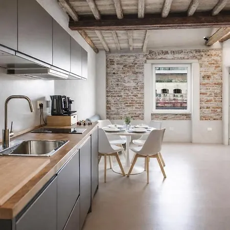 La Marina Attic Mansarda Con Vista Su Porto Antico Apartmán *